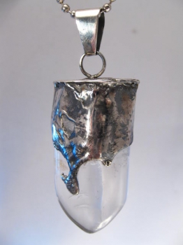 srebrny-wisior-z-krysztalem-gorskim[160].jpg